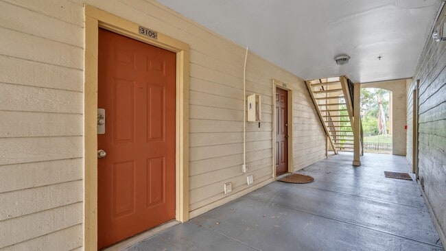 Building Photo - Charming 1BD/1BTH Ground Level Condo in St...