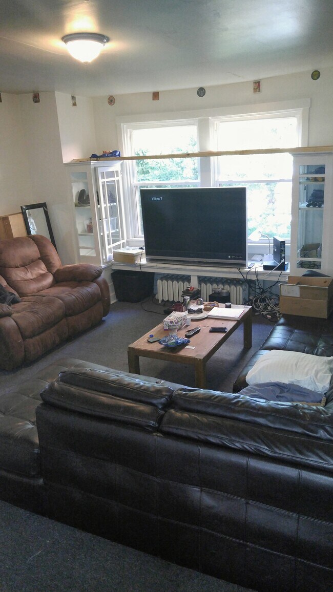 Sala de estar - 5607 Wilkins Ave