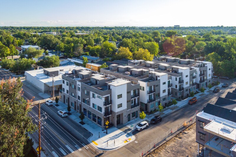 Foto principal - 2739 W Stewart Ave