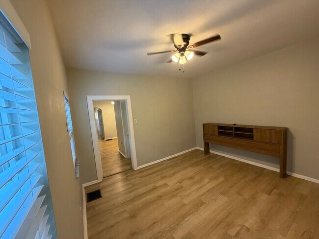 Foto del edificio - 5331 Arsenal St