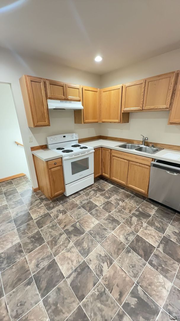 Building Photo - PRELEASING NOW! 6 bed/2 bath House! Walking Distance to WWU!