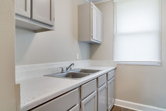 Building Photo - Lovely renovated 2 Bedroom in Broussard