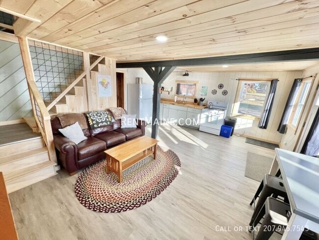 Building Photo - 8 Sand Beach Ln