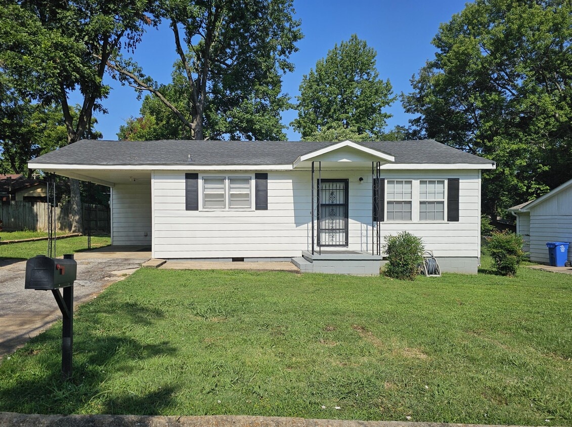 Primary Photo - 1009 Oakdale St