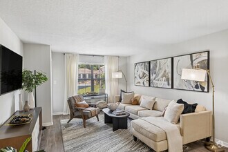 1BR, 1BA - 800SF - Living Room - Vue at 1400