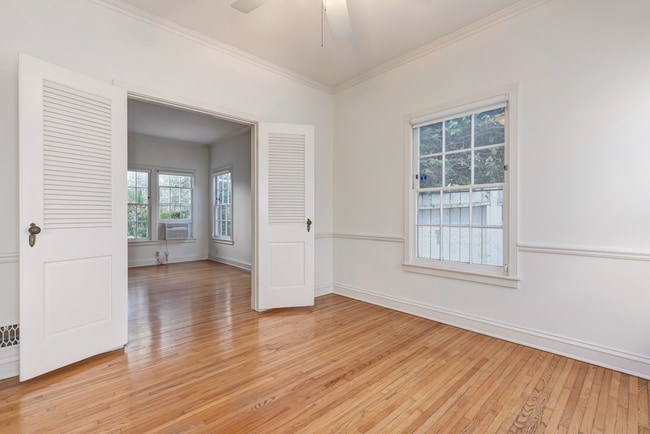 comedor - 439 S Palm Dr