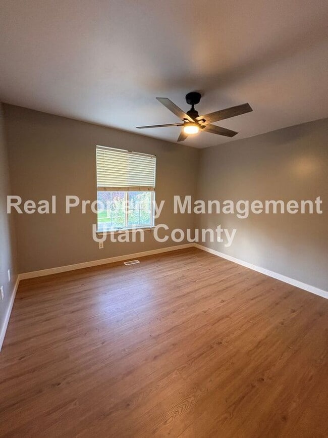 Building Photo - 692 W 410 N