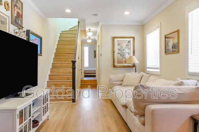 Building Photo - 907 Stiles St