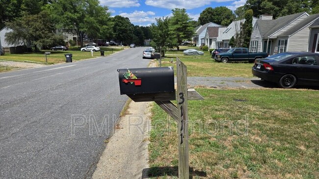 Building Photo - 3111 S Ridge Dr