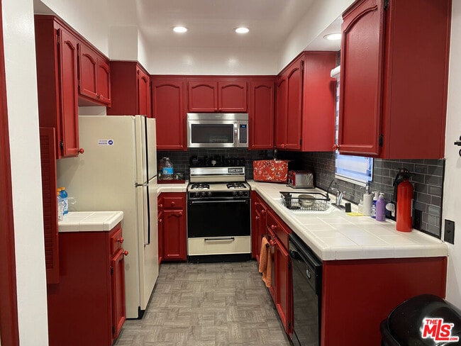 Building Photo - 4260 Cedros Ave