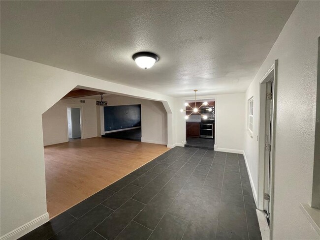 Building Photo - 1430 E Edgewood Dr