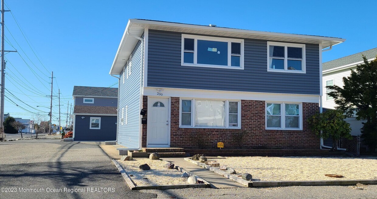 200 Bryn Mawr Ave Unit 2, Lavallette, NJ 08735 Room for Rent in