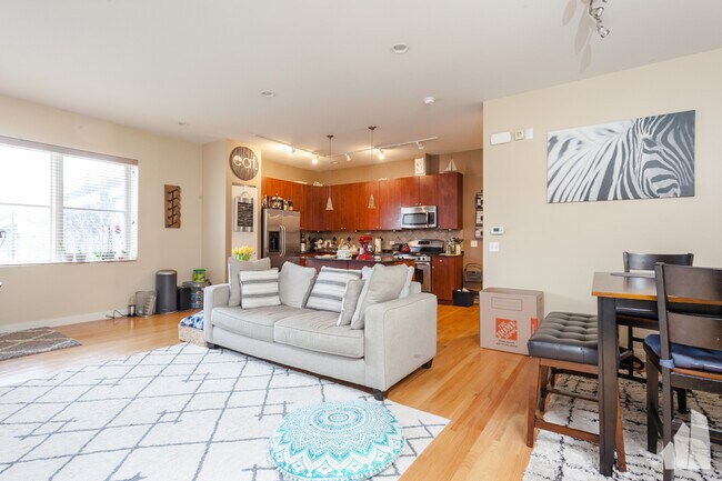 Foto del edificio - 648 W 16th St
