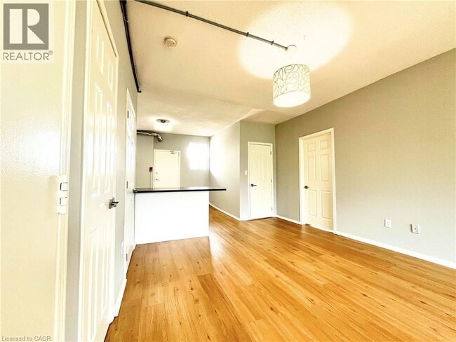 Building Photo - 121 Park St S