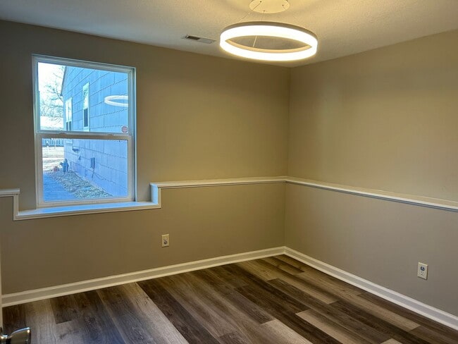 Building Photo - Cute 2 Bed 1 Bath