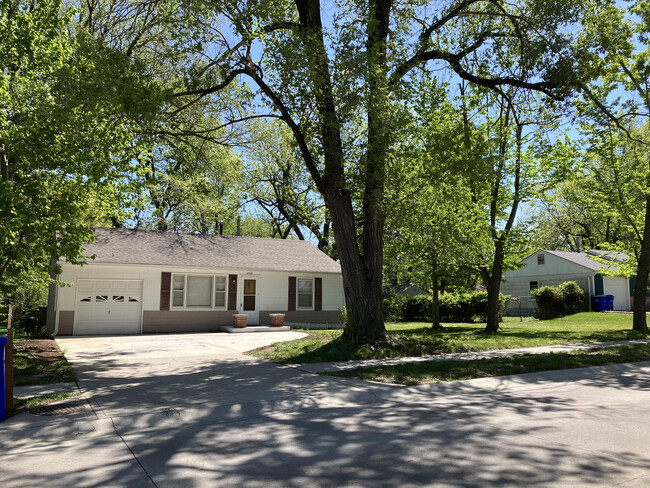 Front yard view - 8525 Grant St