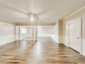 Building Photo - 2112 Fairway Ct SE