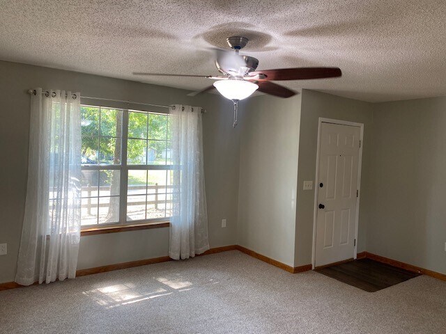 Foto del edificio - 5105 Lake Dr