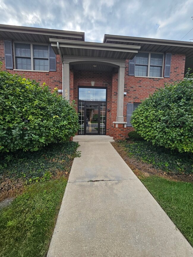 Building Photo - 607 Cambridge Ct