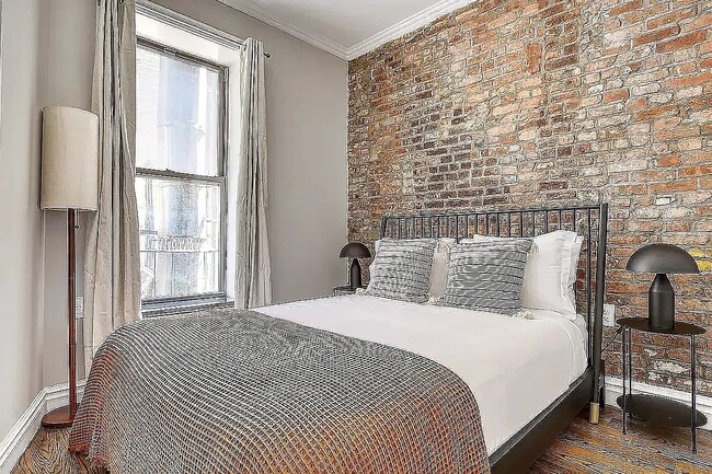 Building Photo - 248 Mott St