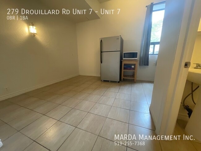 Photo du bâtiment - CHIC & RENOVATED BACHELOR UNIT- ALL INCLUSIVE & WI-FI INCLUDED!