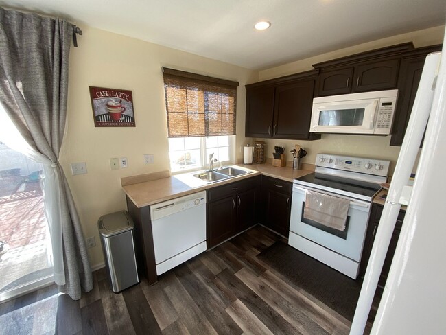 Building Photo - $0 DEPOSIT OPTION! 3 BED WITH LOFT, OPEN F...