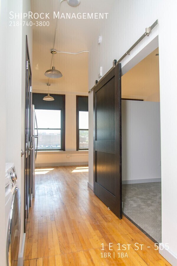 Foto del edificio - 1 E 1st St