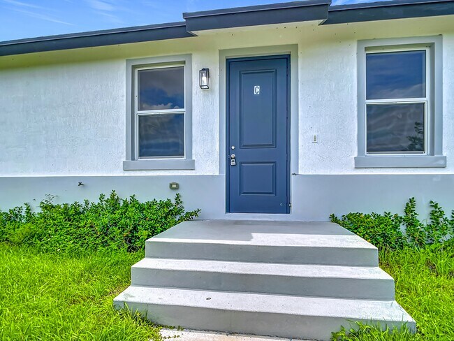 Building Photo - 260 Rotonda Blvd W