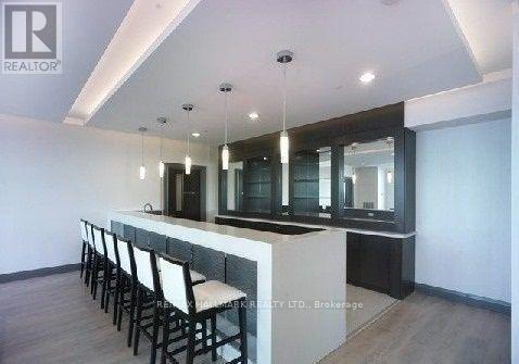 Building Photo - 7161 Yonge St