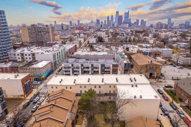 Foto del edificio - 2 br, 1 bath Triplex - 1505 MASTER ST Unit 2