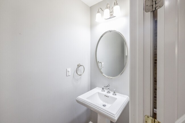 Foto del edificio - 1122 K St SE