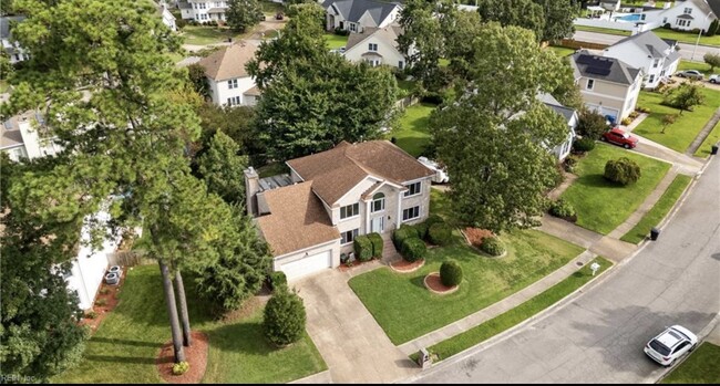 Building Photo - 3836 Larchwood Dr
