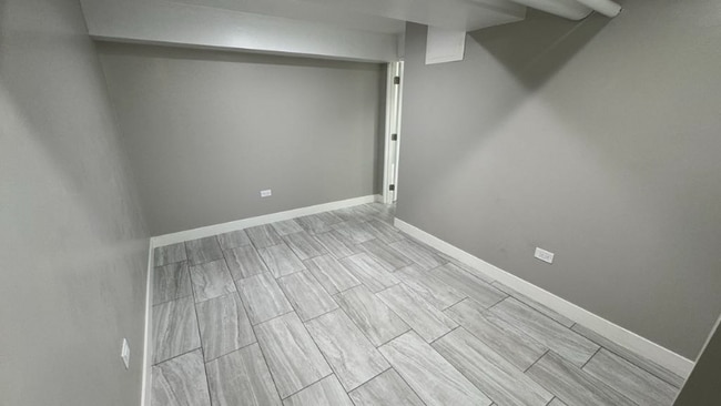 Building Photo - 5454 W Berteau Ave