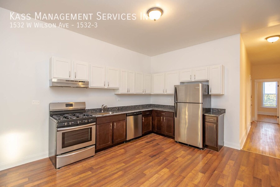 Primary Photo - 3 Bed 1 Bath with eat in kitchen, Hardwood...