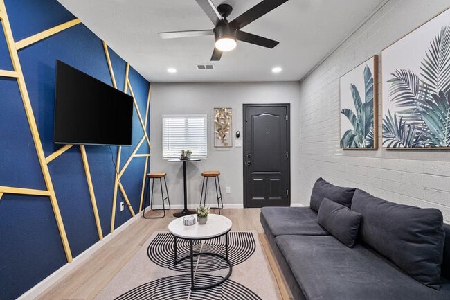 Building Photo - 4113 W Virginia Ave