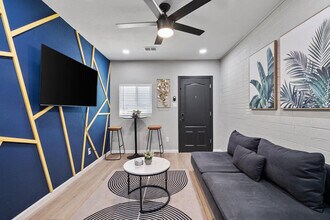 Building Photo - 4113 W Virginia Ave