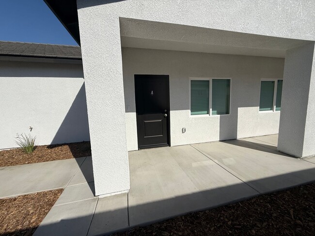 Building Photo - 9007 Canyon St