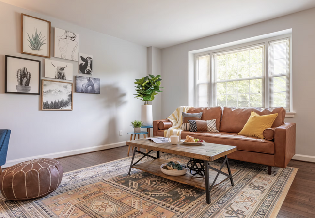 Foto del edificio - Elegant Two-Bedroom, One-Bath Apartment in...