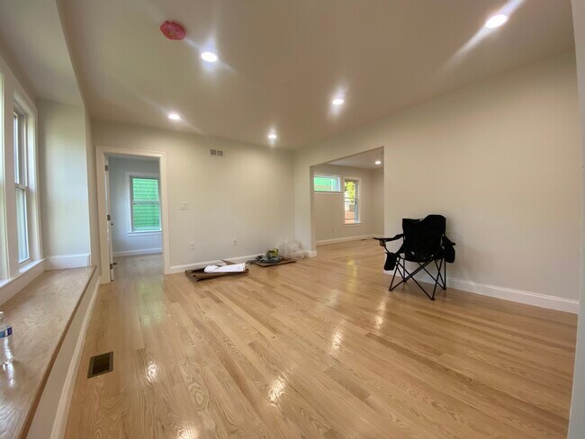 Building Photo - 17 Menotomy Rd