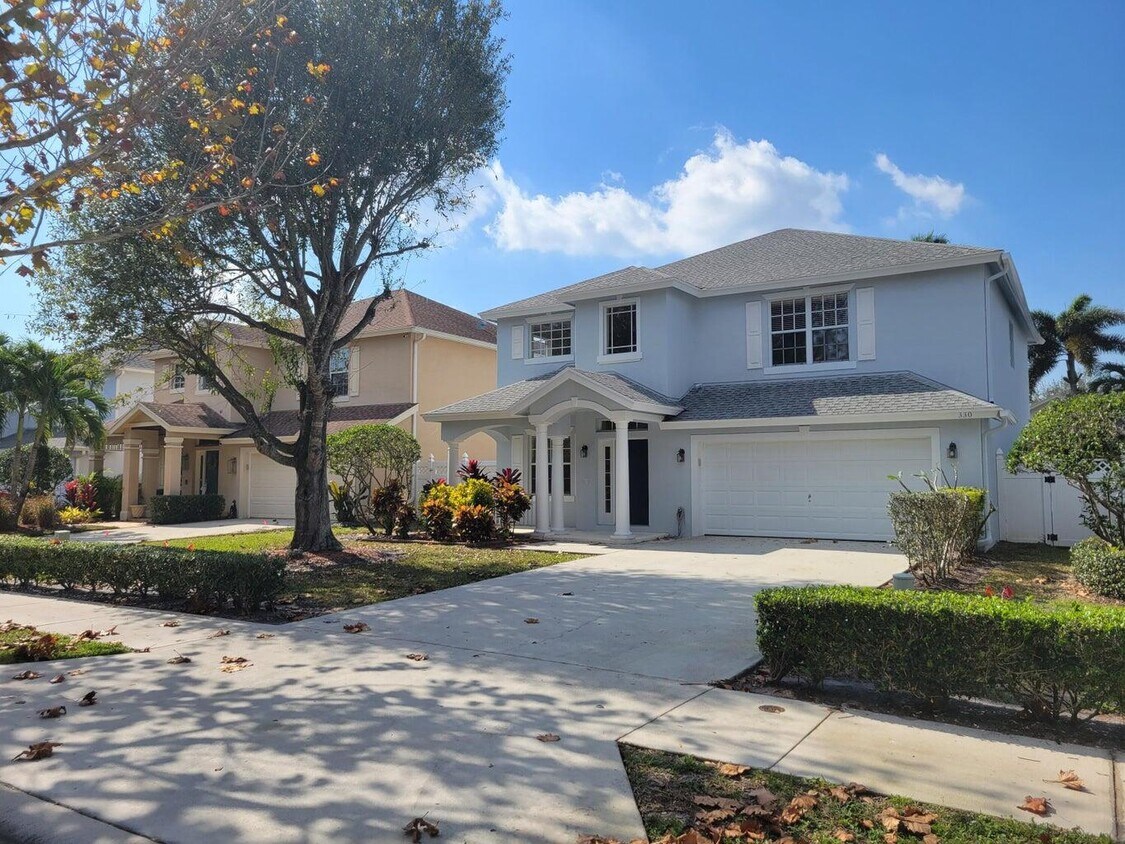 Foto principal - 330 Clocktower Dr