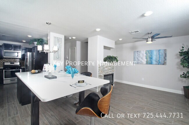 Building Photo - MODERN 3 BR TOWNHOME W/ 2 MASTER BR'S RIGH...