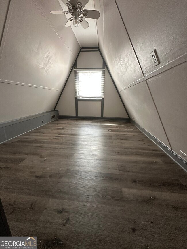 Foto del edificio - 4984 Donald Dr