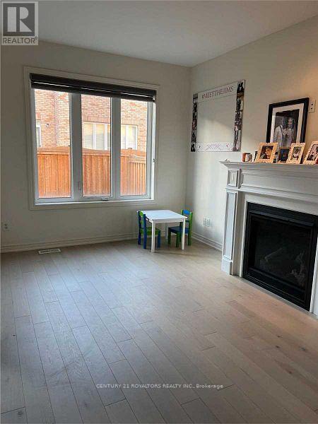 Building Photo - 12 Foliage Dr