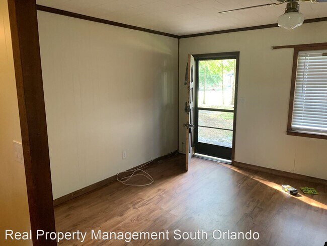 Foto del edificio - 3 br, 1 bath House - 1671 School Street