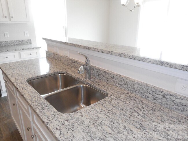 Foto del edificio - 2219 Latimer Ln