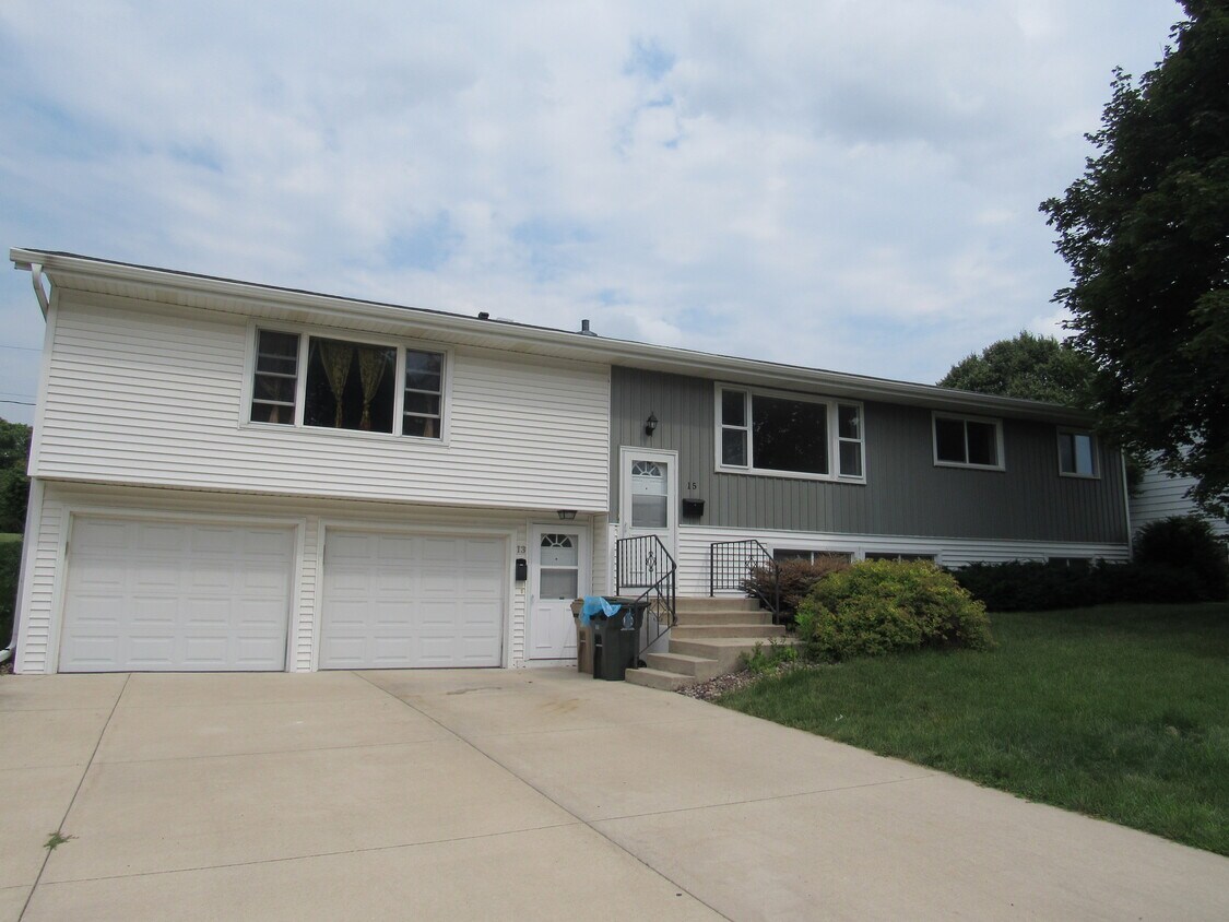 Primary Photo - 13 Meadowlark Dr
