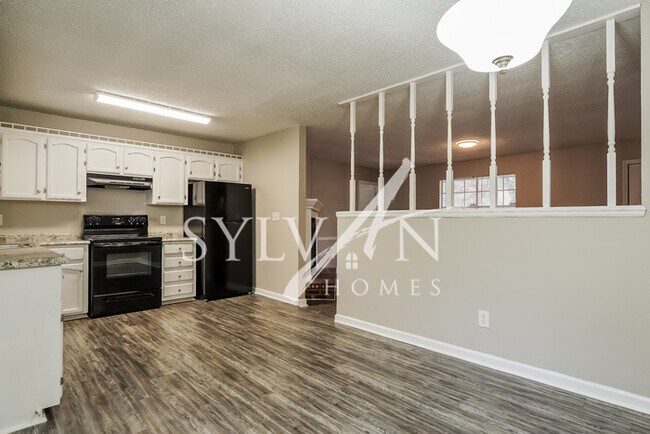 Building Photo - Come and live the good life in this 3-bedroom