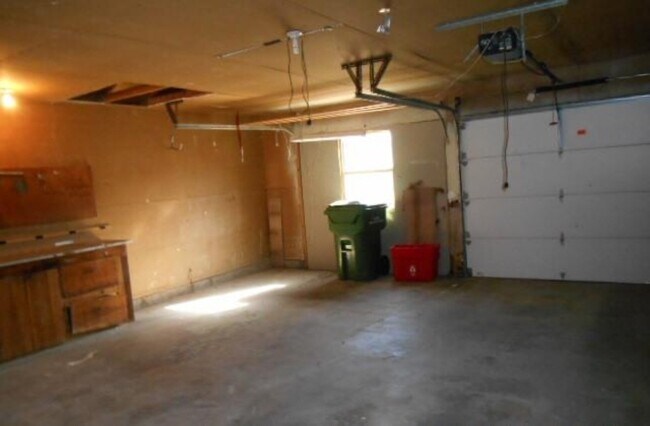 Building Photo - 3 Bedroom House in Garland