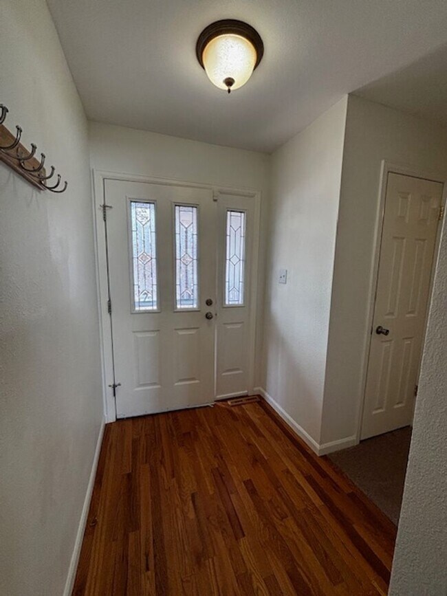 Foto del edificio - Cute 5 Bedroom 3 Bath Single Family Home