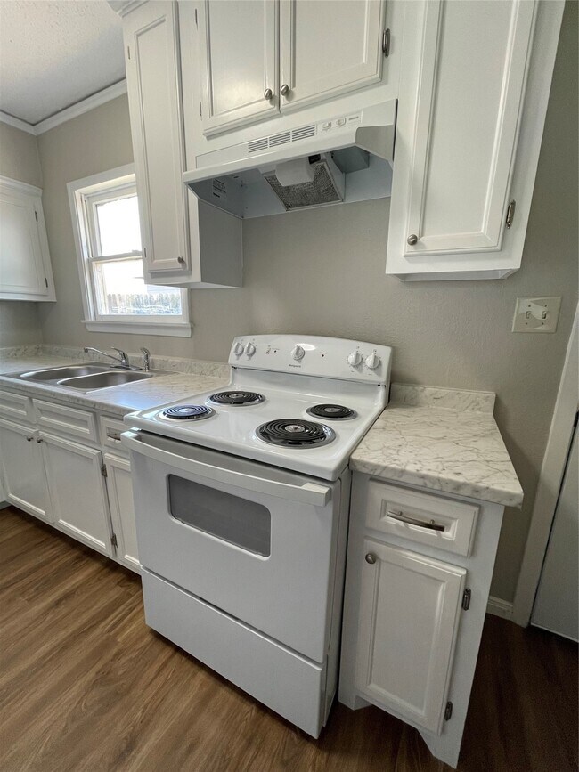 Foto del edificio - 1731 W 8th St